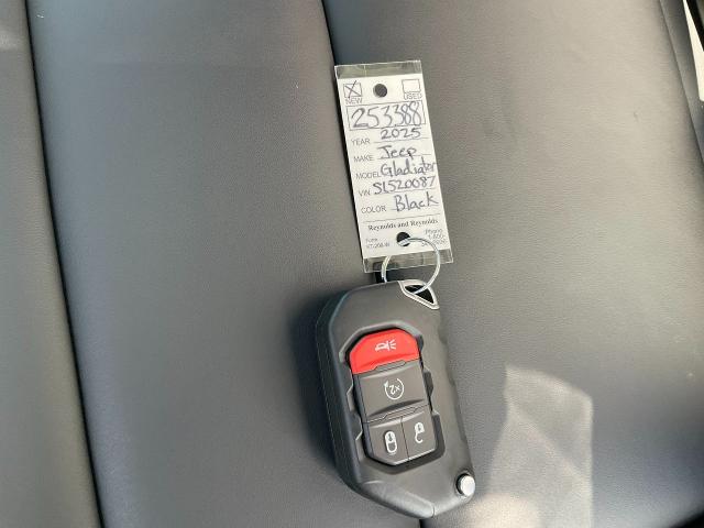 2025 Jeep Gladiator Vehicle Photo in Kaukauna, WI 54130
