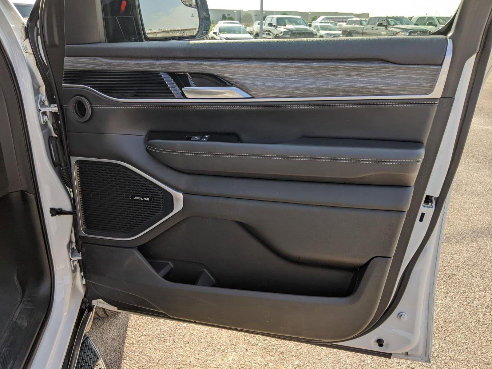 2024 Jeep Wagoneer Vehicle Photo in Seguin, TX 78155