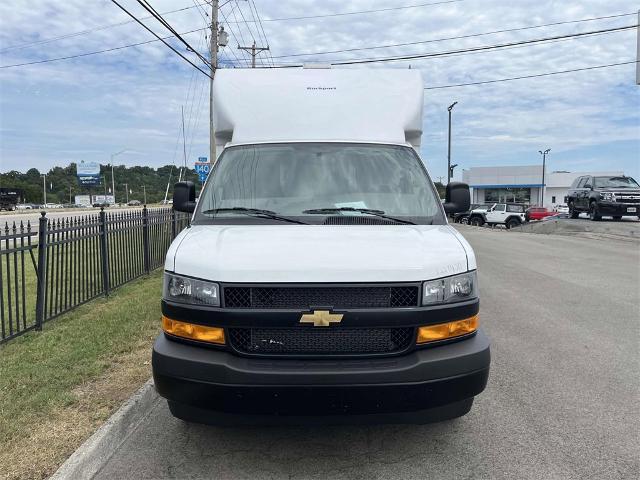 2024 Chevrolet Express Cutaway 3500 Vehicle Photo in ALCOA, TN 37701-3235