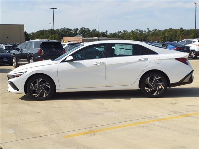 2024 Hyundai ELANTRA Vehicle Photo in Peoria, IL 61615