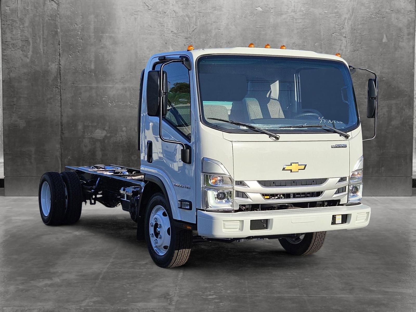 2025 Chevrolet Low Cab Forward 5500 HG Vehicle Photo in GREENACRES, FL 33463-3207