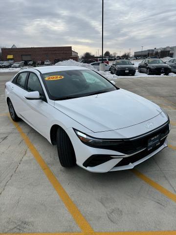 2024 Hyundai ELANTRA Vehicle Photo in Peoria, IL 61615