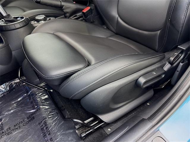 2015 MINI Cooper S Hardtop 4 Door Vehicle Photo in Puyallup, WA 98371