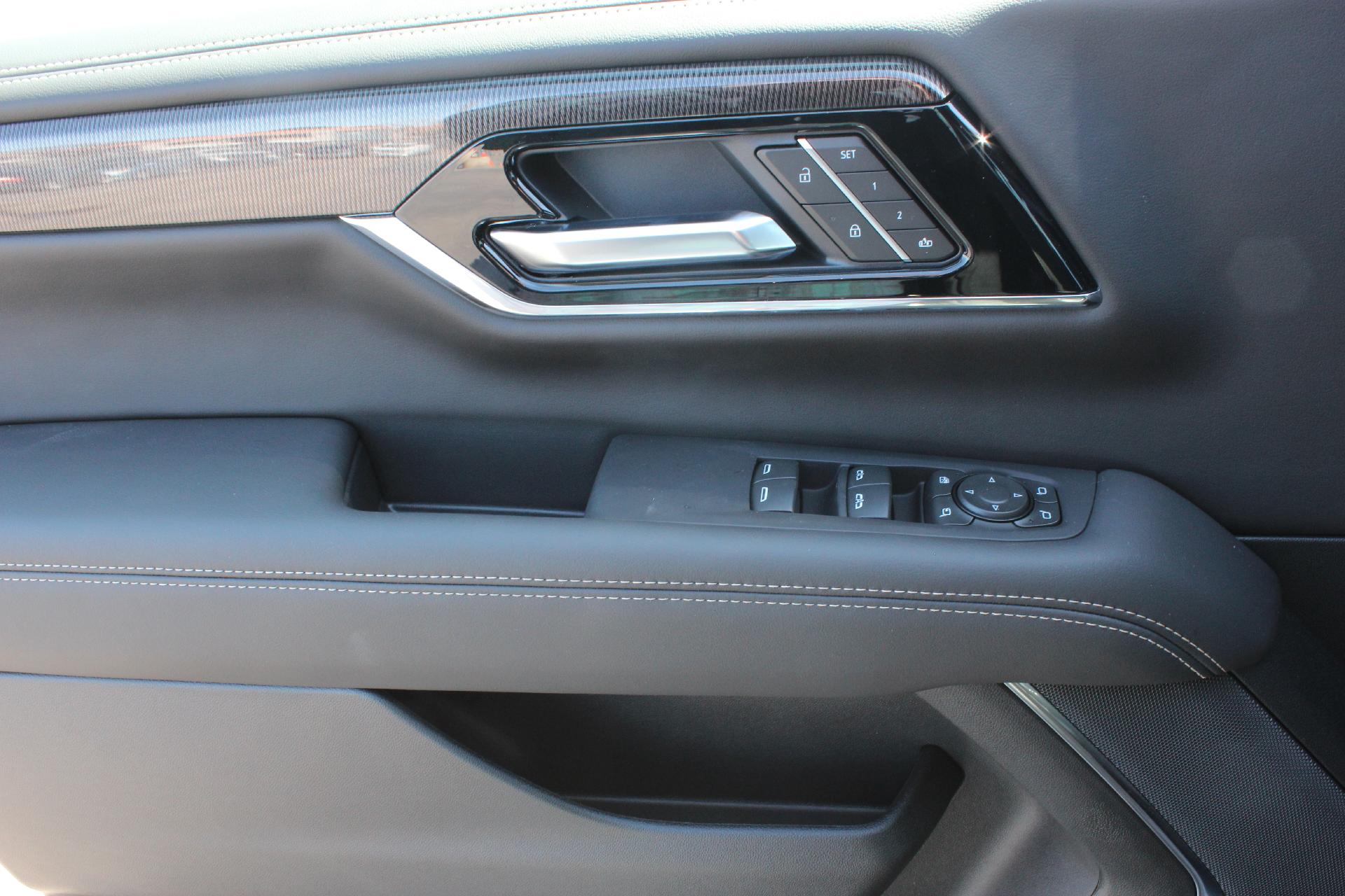 2025 GMC Yukon XL Vehicle Photo in AURORA, CO 80012-4011