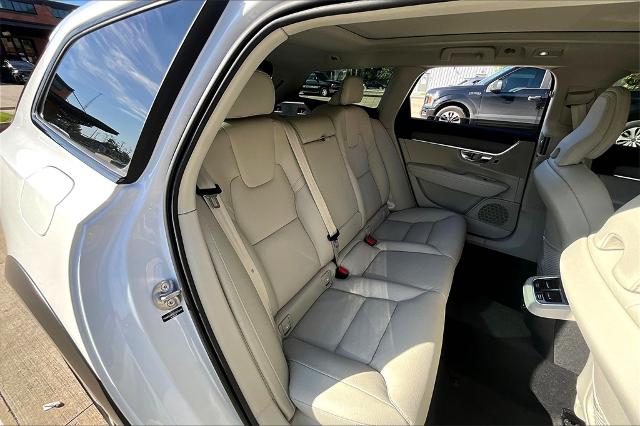 2025 Volvo V90 Cross Country Vehicle Photo in Houston, TX 77007