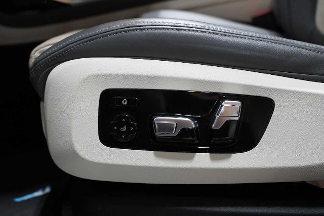 2024 BMW X7 M60i Vehicle Photo in GRAPEVINE, TX 76051