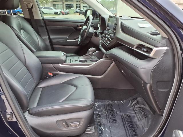 2021 Toyota Highlander Vehicle Photo in Tampa, FL 33612