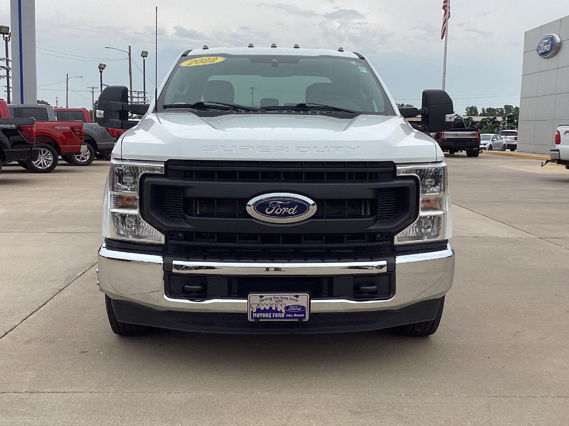 Used 2022 Ford F-350 Super Duty XL with VIN 1FT8W3CT2NEC37513 for sale in Iola, KS