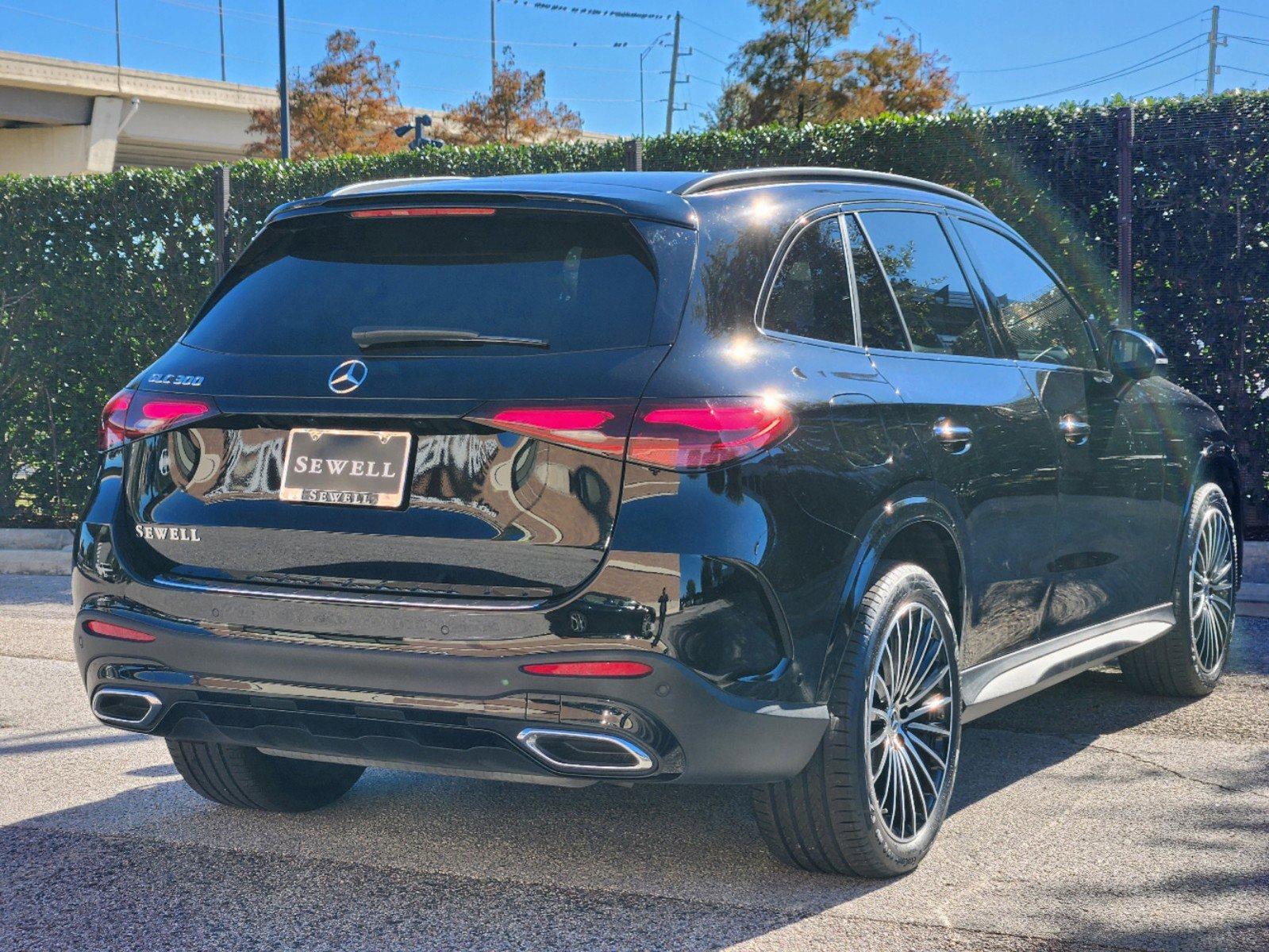 2024 Mercedes-Benz GLC Vehicle Photo in HOUSTON, TX 77079