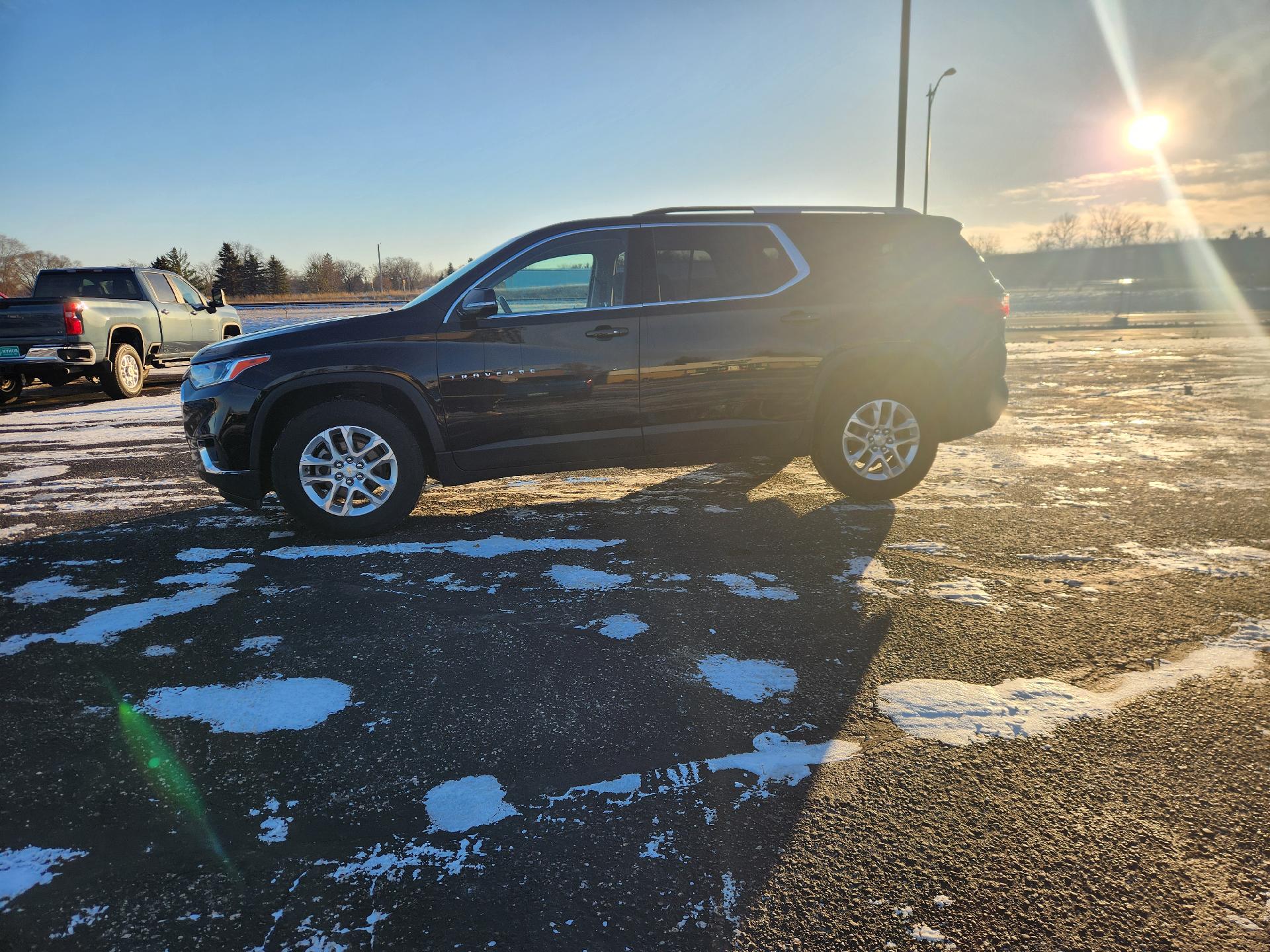 Used 2018 Chevrolet Traverse 1LT with VIN 1GNEVGKW9JJ223867 for sale in Staples, Minnesota