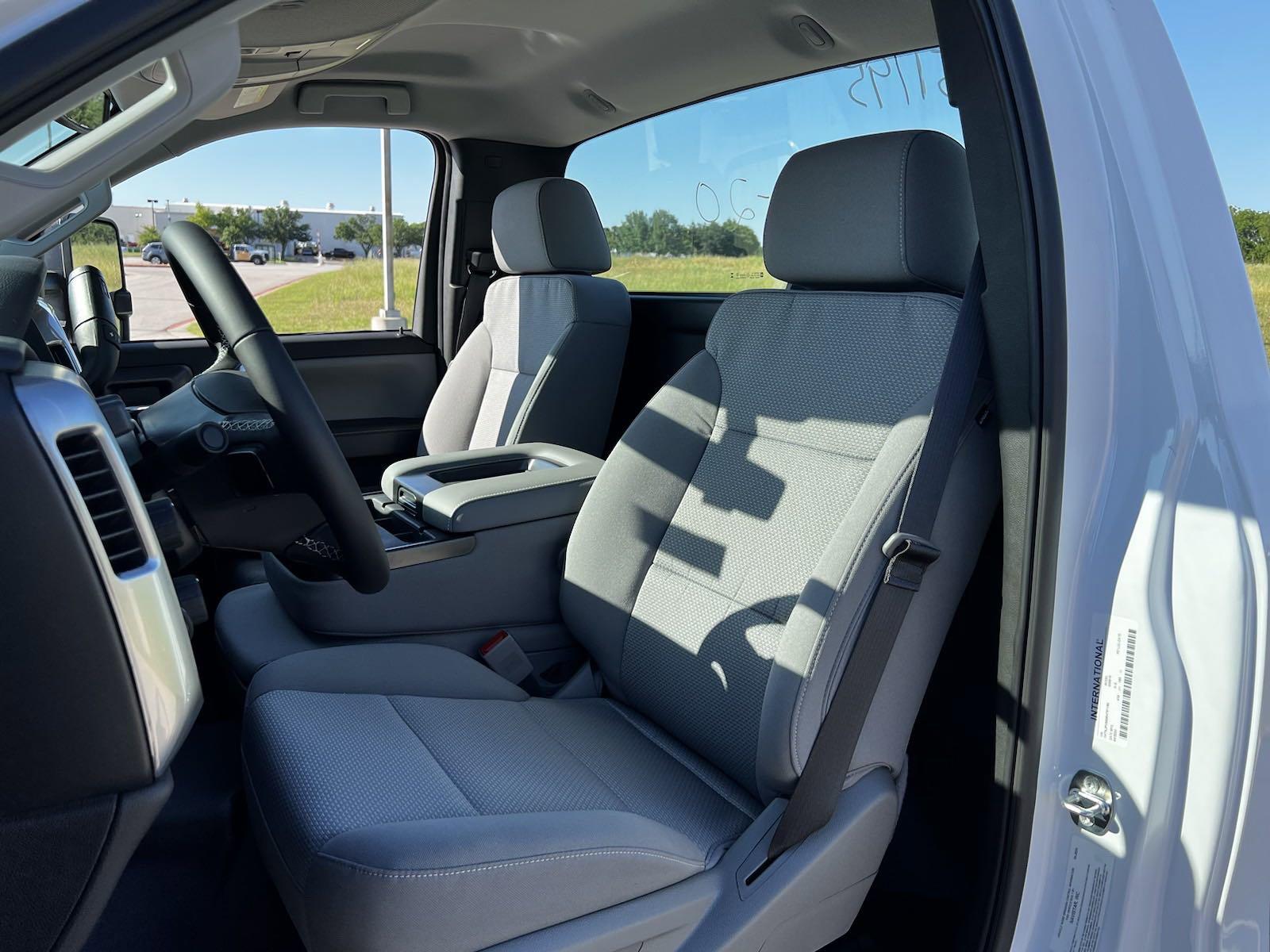 2024 Chevrolet Silverado 6500 HD Vehicle Photo in GEORGETOWN, TX 78626-7508