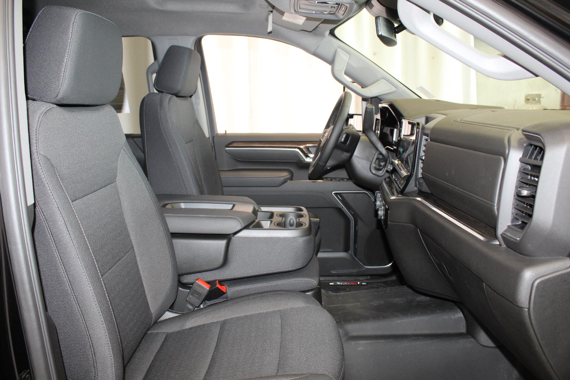 2025 Chevrolet Silverado 2500 HD Vehicle Photo in NORTHAMPTON, MA 01060-1120