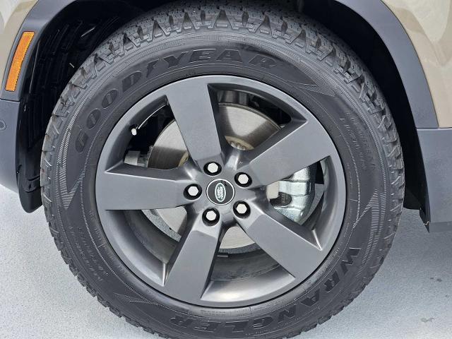 2025 Defender Vehicle Photo in AUSTIN, TX 78717