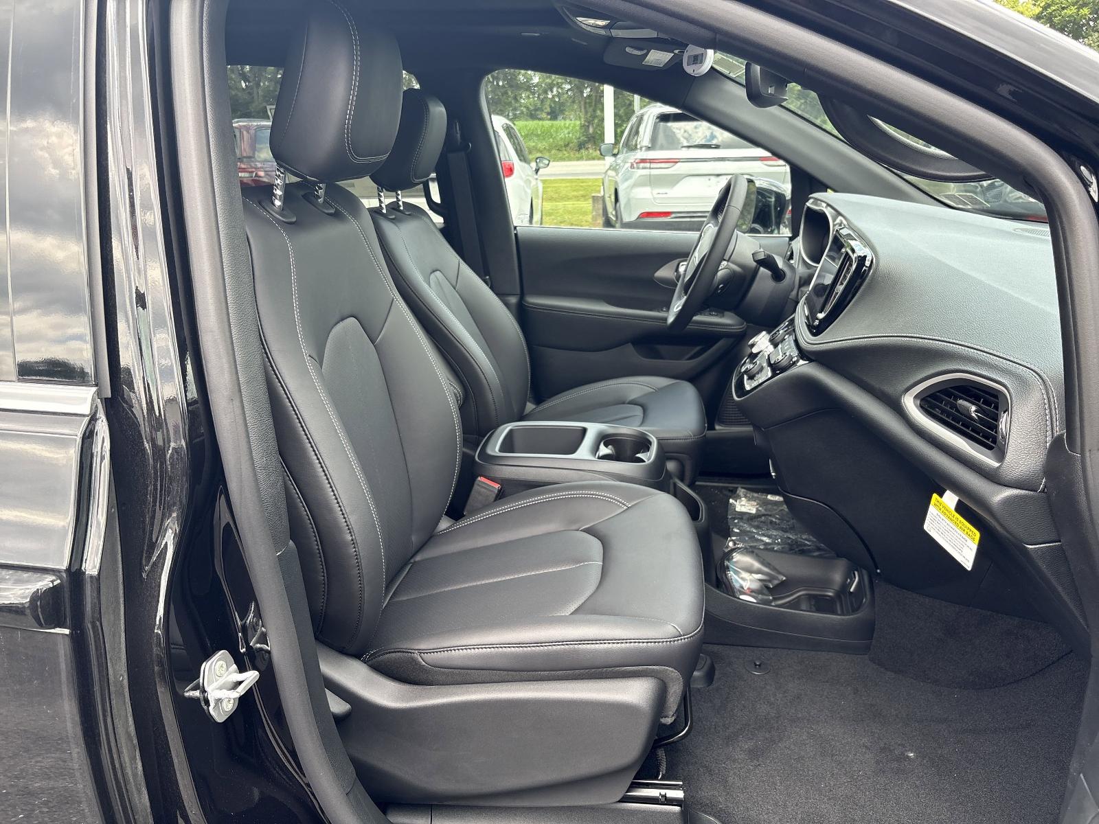 2025 Chrysler Pacifica Vehicle Photo in Mechanicsburg, PA 17050-1707