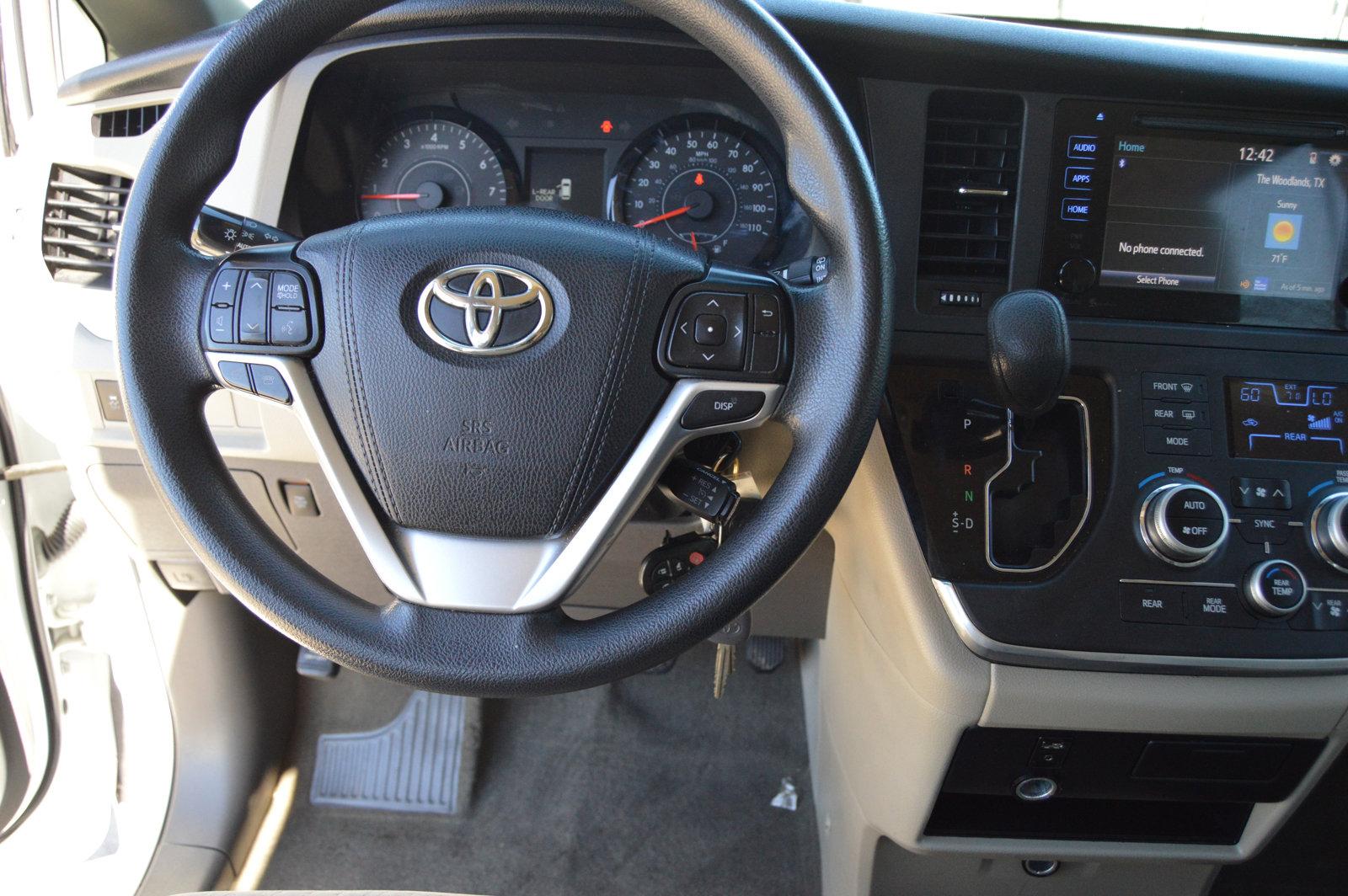 2015 Toyota Sienna Vehicle Photo in Houston, TX 77090