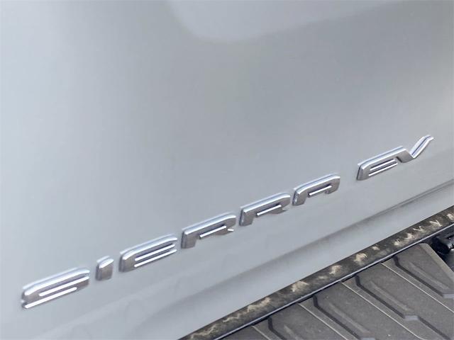 2024 GMC Sierra EV Vehicle Photo in GOODYEAR, AZ 85338-1310