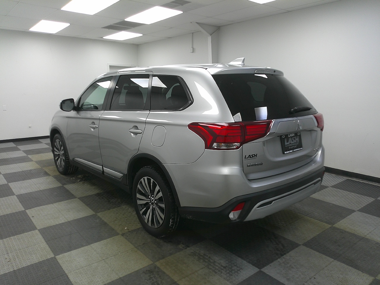 Used 2019 Mitsubishi Outlander SE with VIN JA4AZ3A31KZ043680 for sale in Johnstown, OH