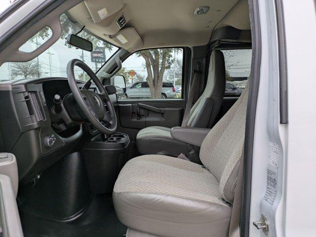 2022 Chevrolet Express Passenger 3500 Vehicle Photo in SELMA, TX 78154-1460