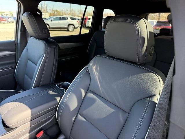 2025 Buick Enclave Vehicle Photo in CHICOPEE, MA 01020-5001