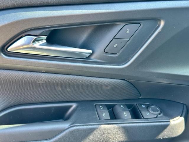 2025 Chevrolet Equinox EV Vehicle Photo in COLUMBIA, MO 65203-3903