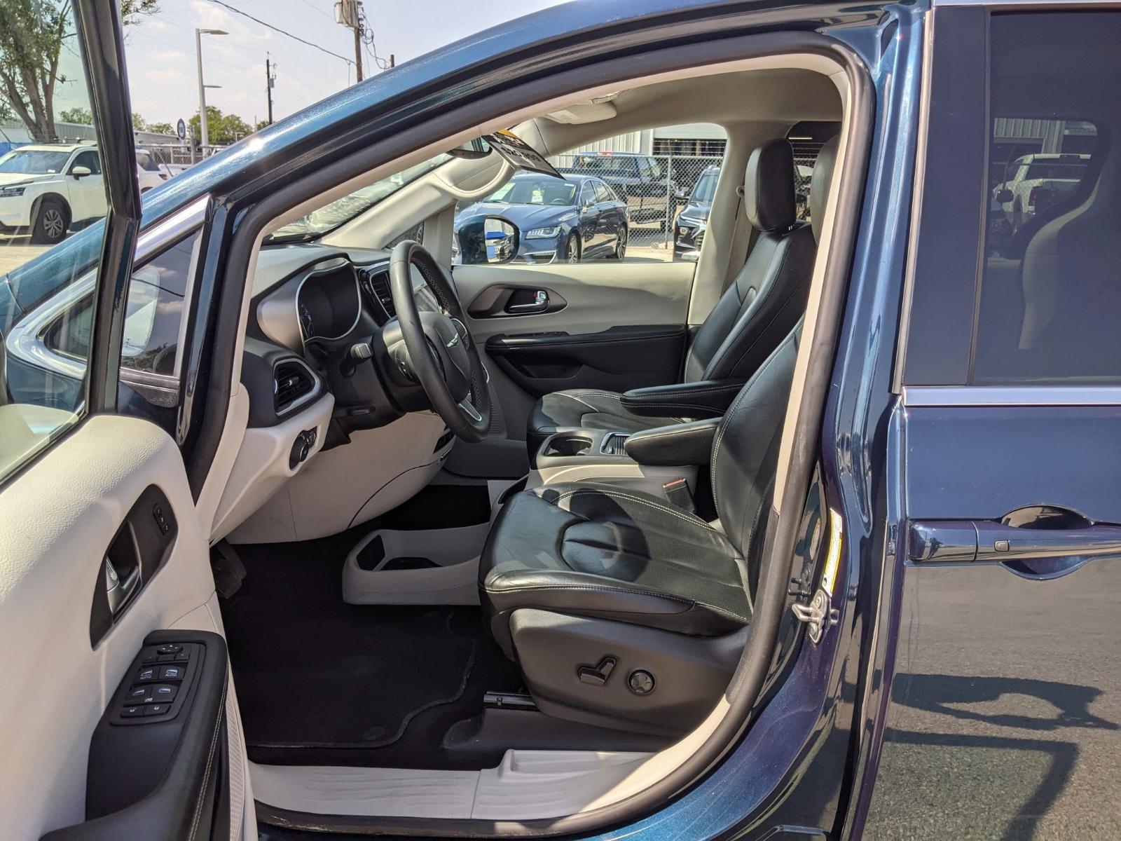 2022 Chrysler Pacifica Vehicle Photo in Seguin, TX 78155