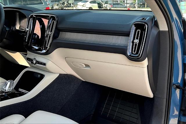 2023 Volvo XC40 Vehicle Photo in Grapevine, TX 76051