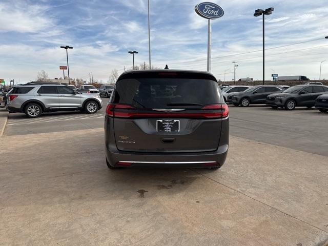 2023 Chrysler Pacifica Vehicle Photo in Winslow, AZ 86047-2439