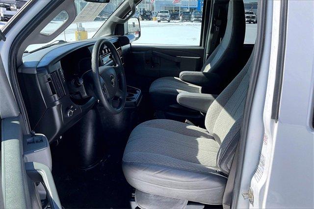2022 Chevrolet Express Passenger Vehicle Photo in INDEPENDENCE, MO 64055-1314