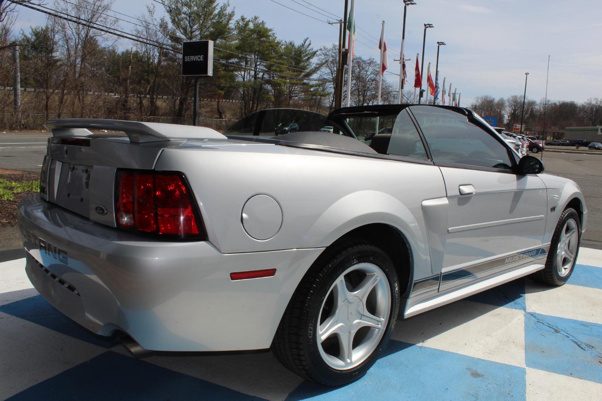 2002 Ford Mustang Vehicle Photo in NORTHAMPTON, MA 01060-1120