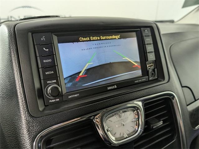 2015 Chrysler Town & Country Vehicle Photo in ENGLEWOOD, CO 80113-6708