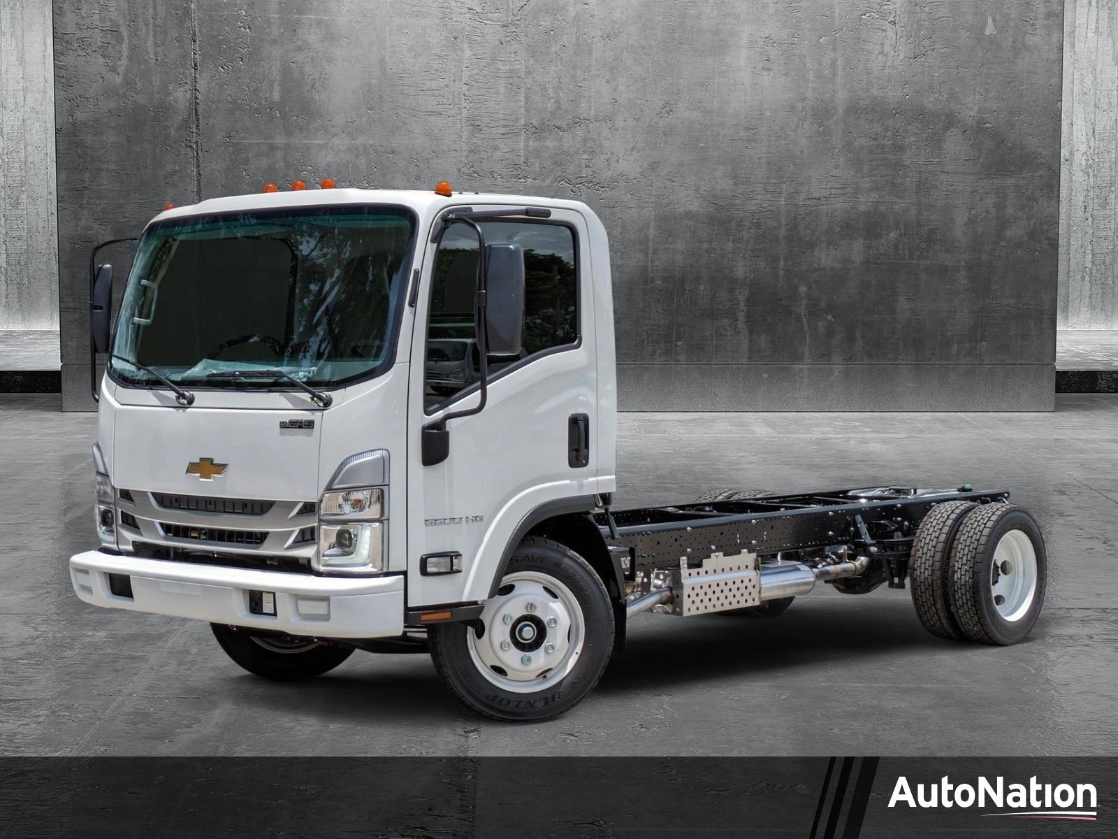 2025 Chevrolet Low Cab Forward 5500 HG Vehicle Photo in GREENACRES, FL 33463-3207