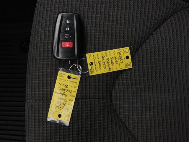 2023 Toyota Highlander Vehicle Photo in GREEN BAY, WI 54303-3330