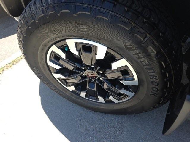 2024 Nissan Frontier Vehicle Photo in ENGLEWOOD, CO 80113-6708