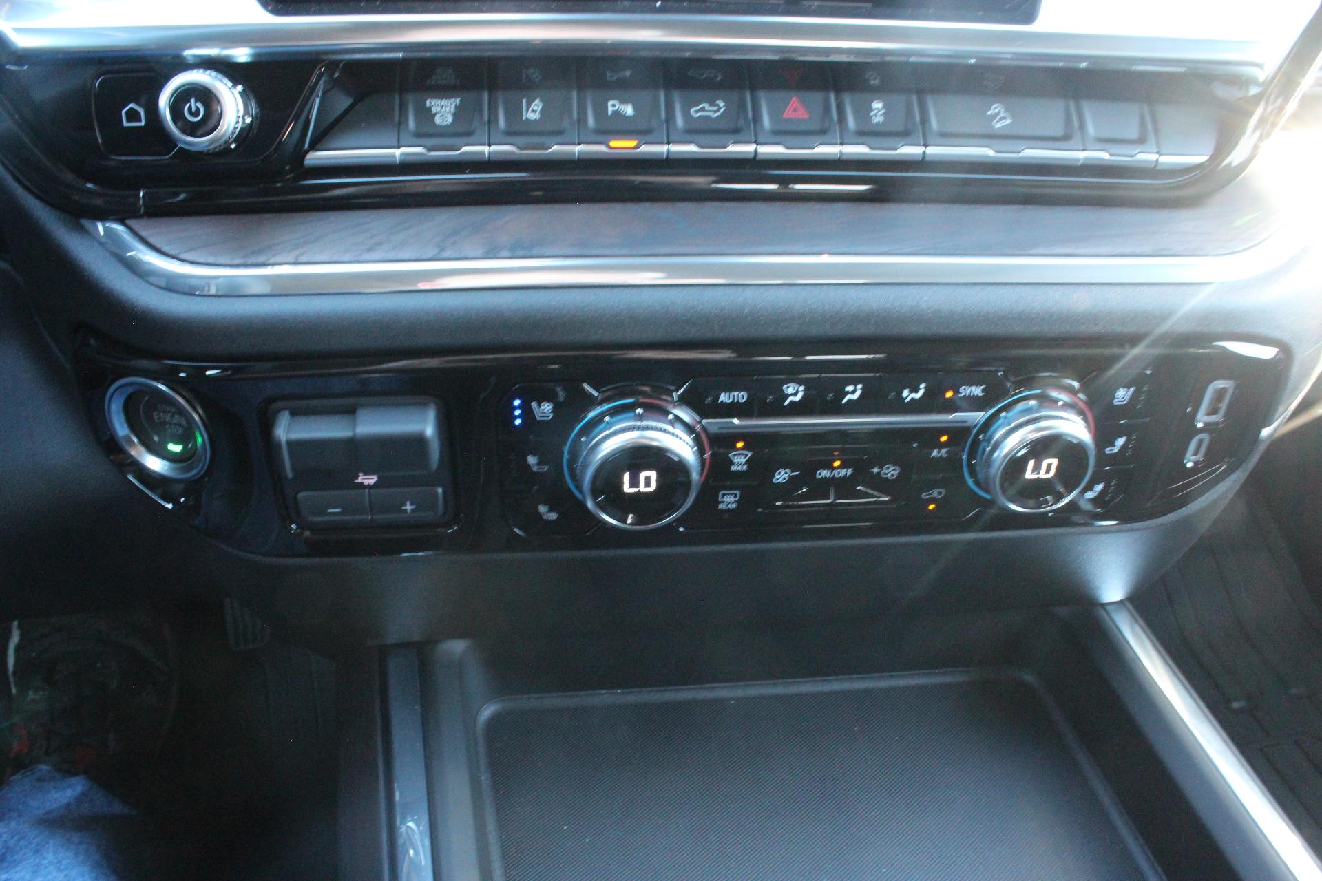 2025 GMC Sierra 2500 HD Vehicle Photo in AURORA, CO 80012-4011