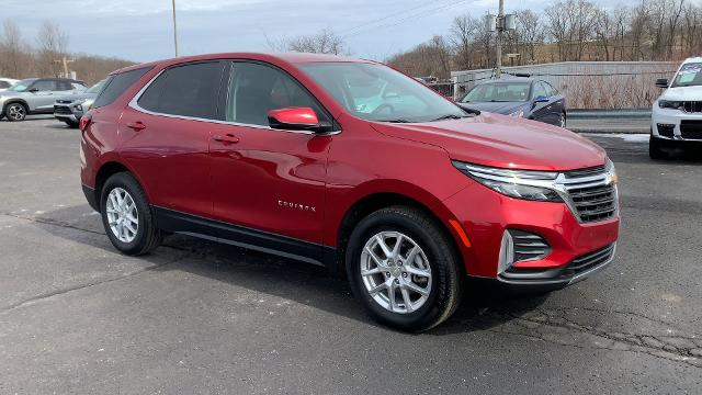 2022 Chevrolet Equinox Vehicle Photo in MOON TOWNSHIP, PA 15108-2571