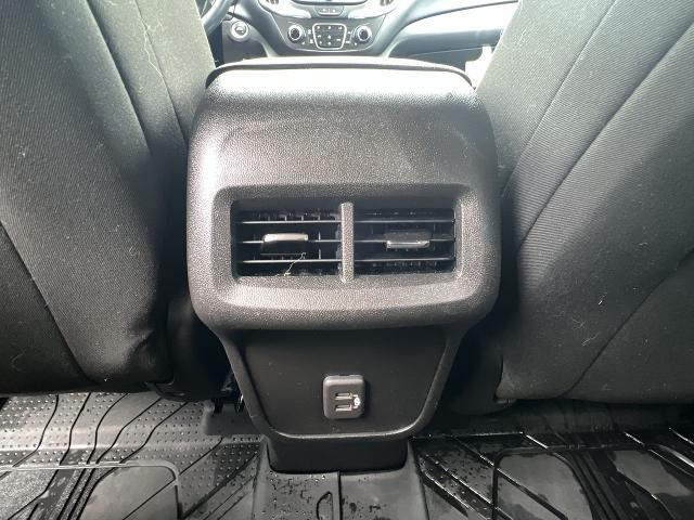2022 Chevrolet Equinox Vehicle Photo in BOSTON, NY 14025-9684