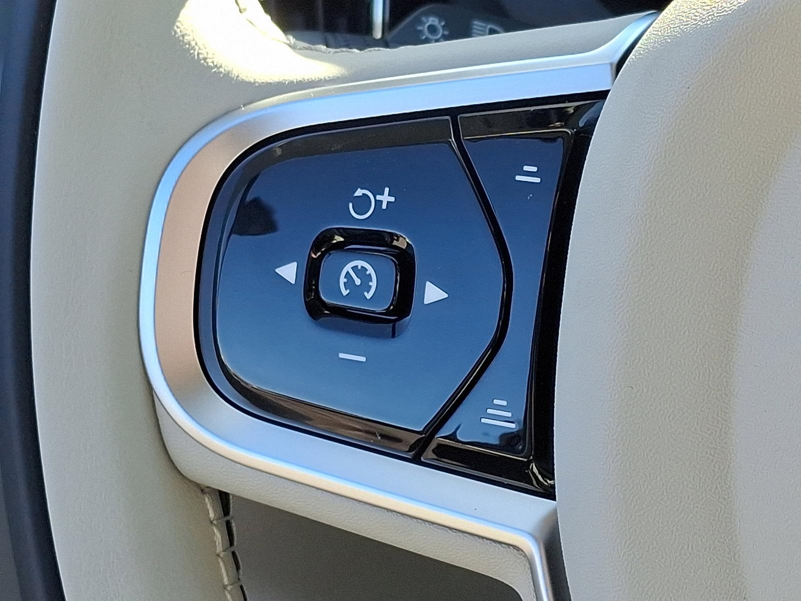 2025 Volvo XC60 Vehicle Photo in Trevose, PA 19053