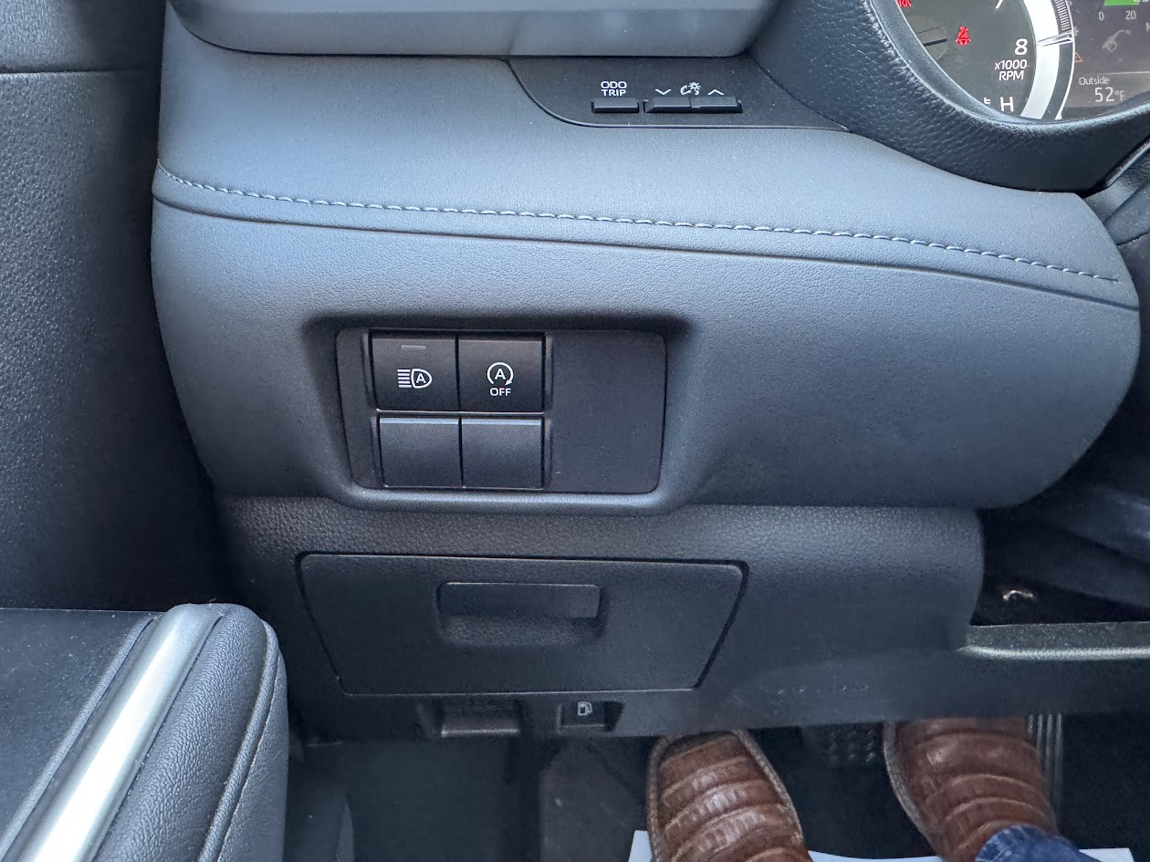 2023 Toyota Highlander Vehicle Photo in BOONVILLE, IN 47601-9633