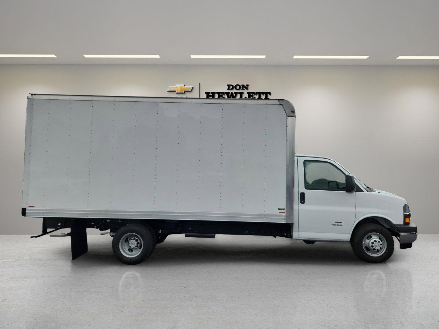 2025 Chevrolet Express Cutaway 4500 Vehicle Photo in GEORGETOWN, TX 78626-7508