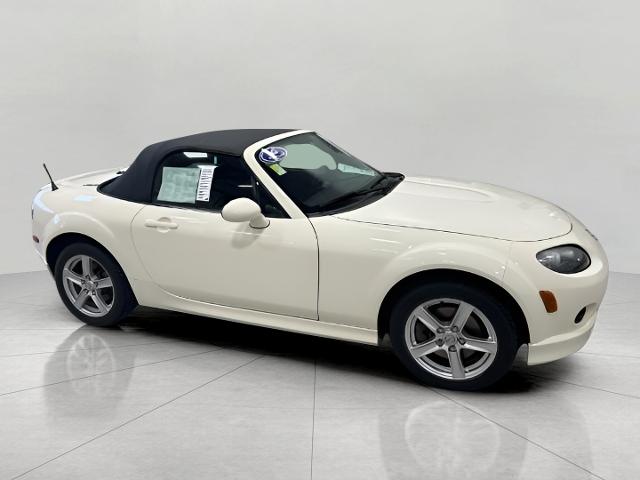 2006 Mazda MX-5 Miata Vehicle Photo in Appleton, WI 54913