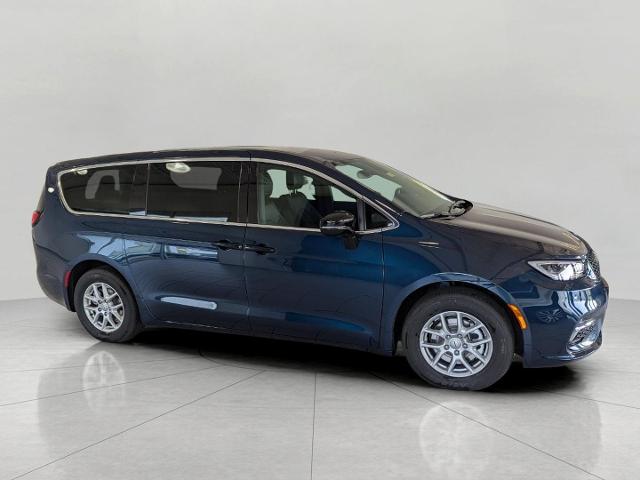 2025 Chrysler Pacifica Vehicle Photo in Oshkosh, WI 54901