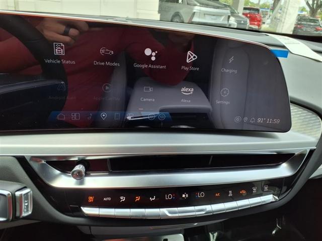 2025 Cadillac LYRIQ Vehicle Photo in Tampa, FL 33612