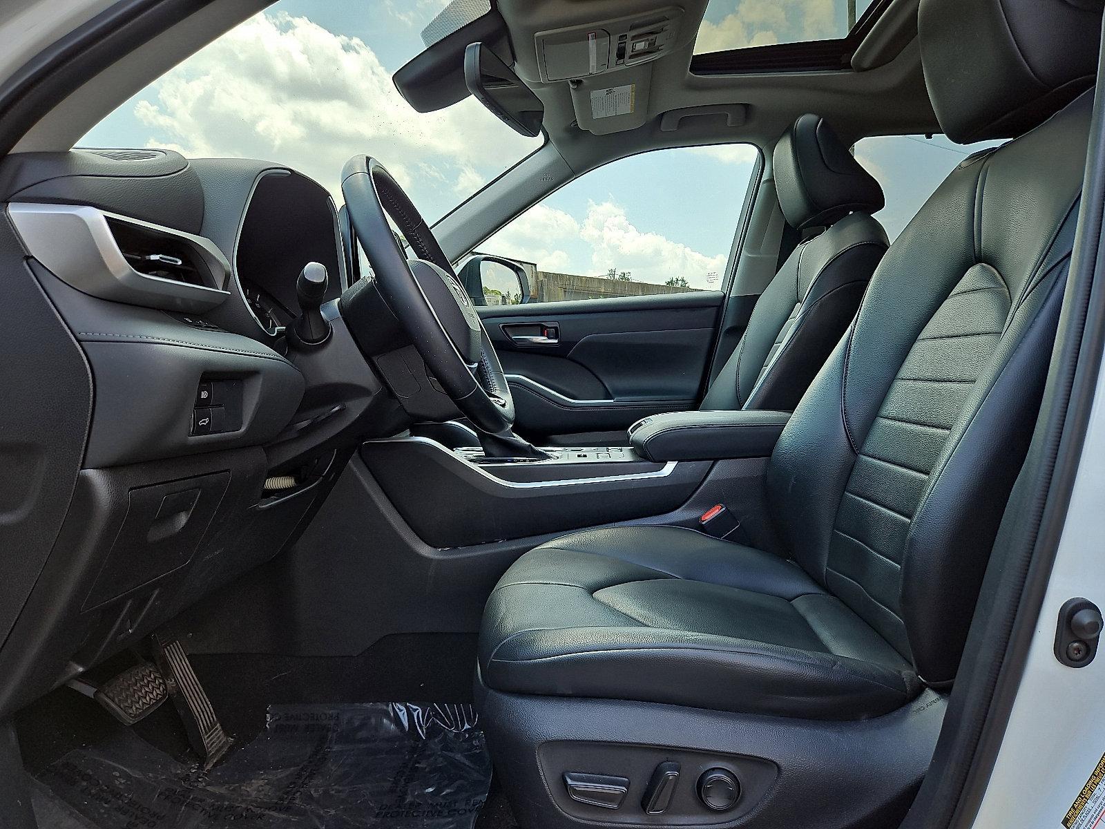 2021 Toyota Highlander Vehicle Photo in Trevose, PA 19053