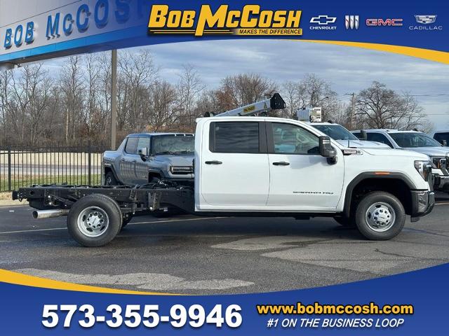 2025 GMC Sierra 3500 HD Chassis Cab Vehicle Photo in COLUMBIA, MO 65203-3903