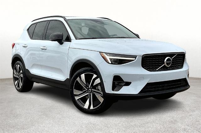 2025 Volvo XC40 Vehicle Photo in Grapevine, TX 76051