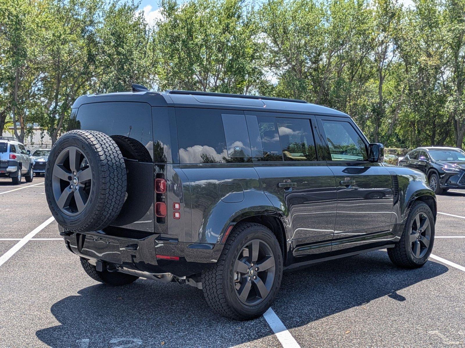 2024 Land Rover Defender Vehicle Photo in Tampa, FL 33614