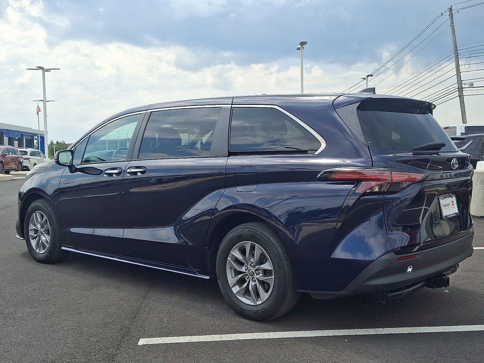 2022 Toyota Sienna Vehicle Photo in Harrisburg, PA 17111