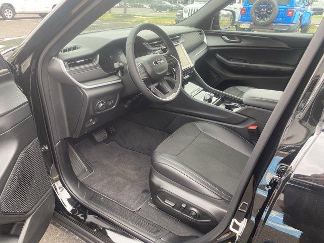 2025 Jeep Grand Cherokee L Vehicle Photo in Doylsetown, PA 18901