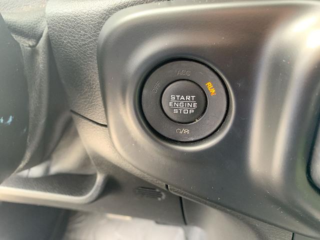 2021 Jeep Gladiator Vehicle Photo in MOON TOWNSHIP, PA 15108-2571