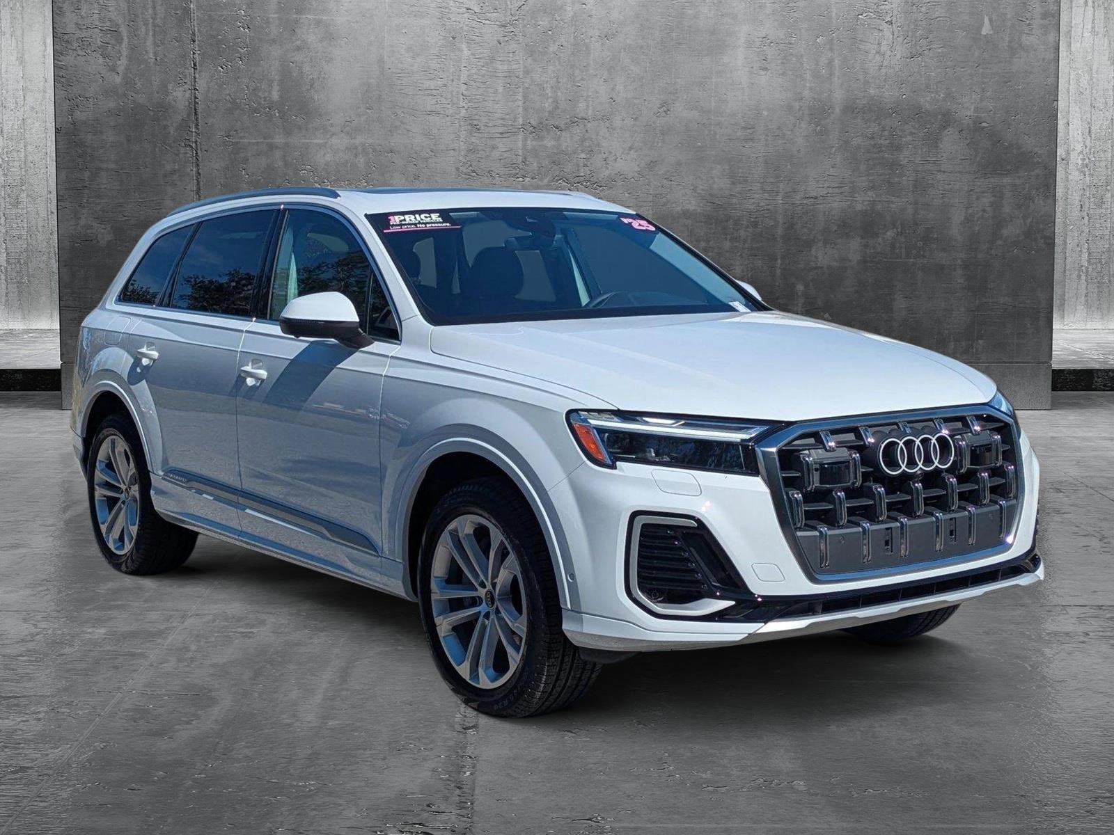 2025 Audi Q7 Vehicle Photo in Sarasota, FL 34231